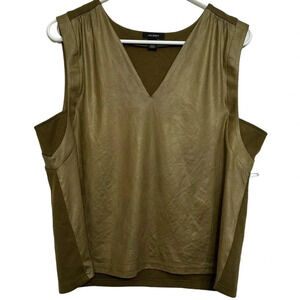 Halogen NWOT’s v-neck tank. Size 1